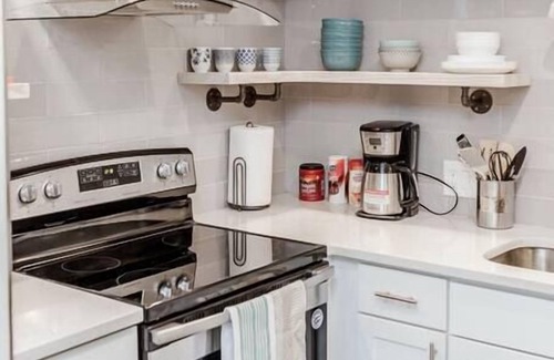University District Apartment | Newly Renovated (E) OSU/Central ❤Near EVERYTHING