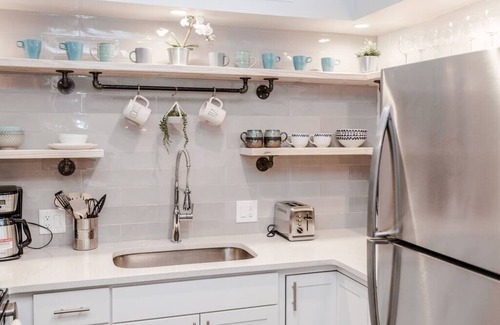 University District Apartment | Newly Renovated (E) OSU/Central ❤Near EVERYTHING