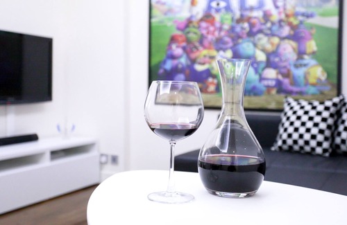 North Point Apartment | Newly renovated + Explore like local