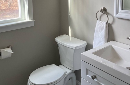 Lakeville House | Newly Renovated Farmhouse