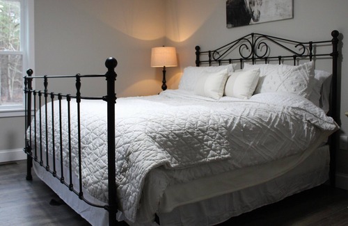 Lakeville House | Newly Renovated Farmhouse