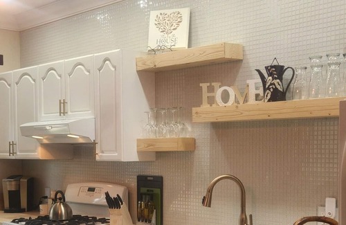 Harwich House | Newly Renovated, Farmhouse Kitchen Suite, Full Amentities on Private Setting!