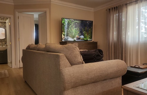 Harwich House | Newly Renovated, Farmhouse Kitchen Suite, Full Amentities on Private Setting!
