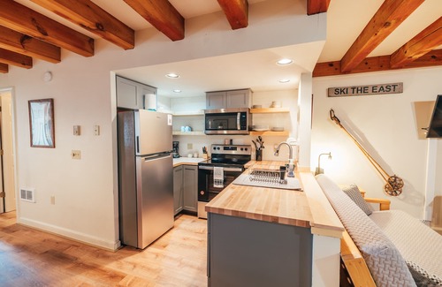 Sunday River Area Apartment | Newly Renovated/Furnished Condo, just 3 min to Sunday River!