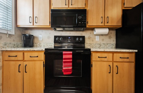 Westover Condo | Newly Renovated Ground Floor Condo minutes to Fort Liberty