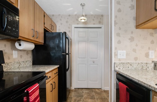 Westover Condo | Newly Renovated Ground Floor Condo minutes to Fort Liberty