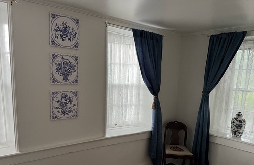 Hillsboro House | Newly Renovated Historic Home with great views, near wineries, high speed WiFi!