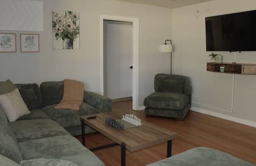 Temple House | Newly Renovated Historic Gem - 10 Minutes from Scott & White Medical Center