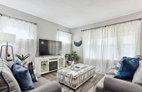 Lorain House | Newly Renovated Home in Lorain