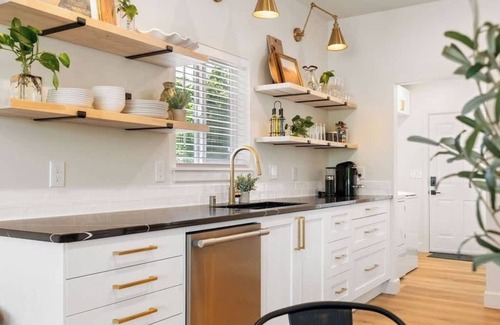 Camas House | Newly Renovated Home w/Hot Tub And Guest Suite