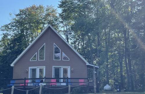 Woodgate House | Newly renovated house at White Lake with lake access and big yard!