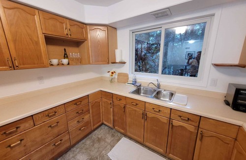 Kincardine House | Newly renovated Huron Lake cottage, close walk to downtown and the beach!