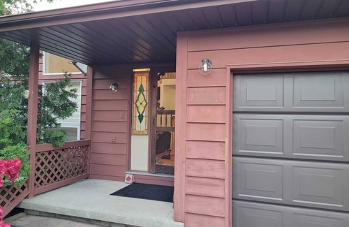 Kincardine House | Newly renovated Huron Lake cottage, close walk to downtown and the beach!