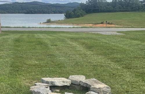 Bean Station House | Newly renovated lakehouse with gorgeous lake views