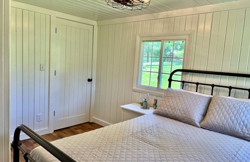 Syracuse Cottage | Newly Renovated Lakefront cottage on beautiful all-sports Dewart Lake