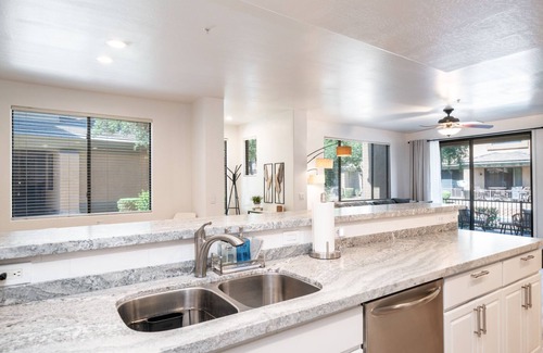 Fox Crossing House | NEWLY RENOVATED Light and bright waterfront townhome in Chandler.