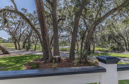 Burton House | Newly Renovated LowCountry Cottage with Marsh Views - Sleeps 6