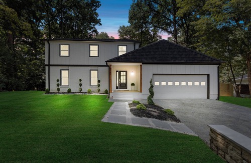 Charlotte House | Newly Renovated Luxury 4-bedroom house in lovely Charlotte with WiFi and AC