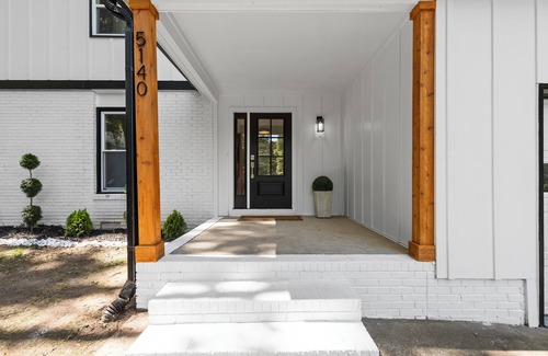 Charlotte House | Newly Renovated Luxury 4-bedroom house in lovely Charlotte with WiFi and AC