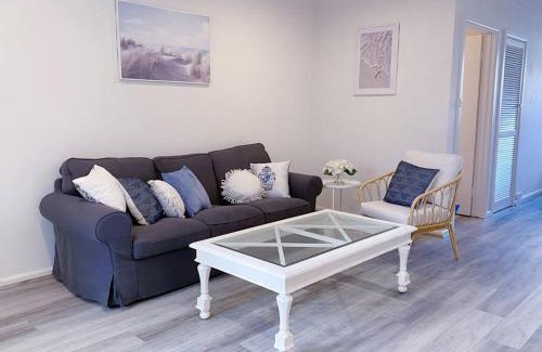 Mornington House | Newly renovated! Minutes away from Mother's Beach and Main Street!
