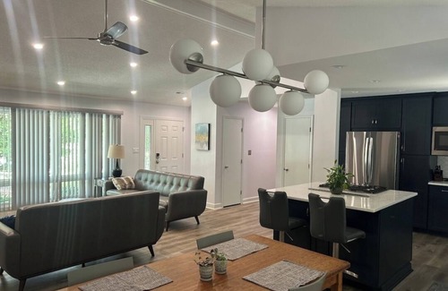 Greensboro House | Newly Renovated Modern Home