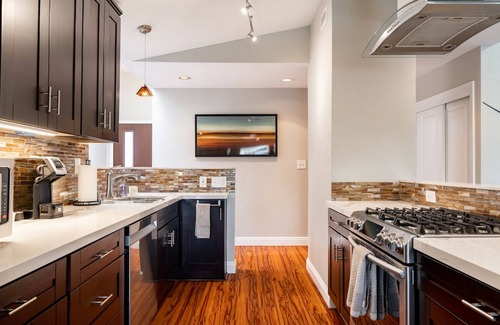 Clairemont House | Newly Renovated Modern Home w/Pool, Jacuzzi, Pool Table - Close to All