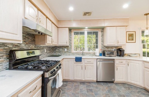 Laurel House | Newly Renovated Modern Home With Beach Access and Pool!