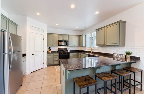 Flagstaff House | Newly Renovated Mountain Getaway Stocked for Fun! -
