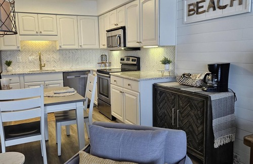 North Ocean City Condo | 🏖️Newly Renovated Ocean Front Unit Indoor Pool, Ice Skating, Video Archade 🏖️