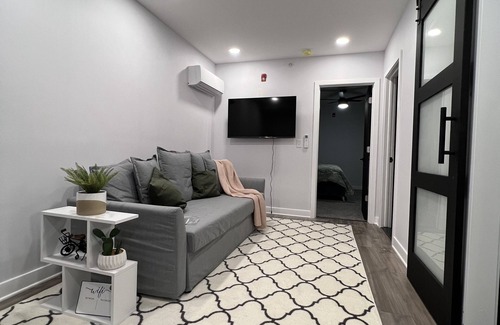 Glenwood Apartment | Newly renovated one bedroom with rooftop balcony!