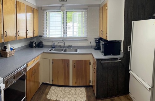 Lincoln Cottage | Newly renovated private lakefront cottage spacious clean end lot steps to water