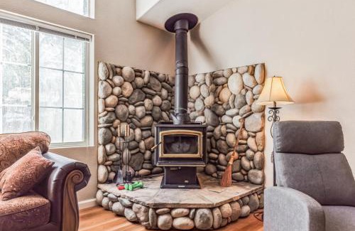 Murphys Villa | Newly Renovated Retreat on 6 Acres, Discover Murphys Lodge with Scenic Views!