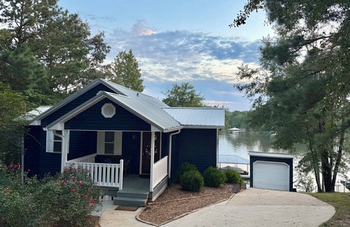 Wedowee House | Newly Renovated- Scenic Stays-Lake Front, Fire Pit, Private Dock. Sleeps 8