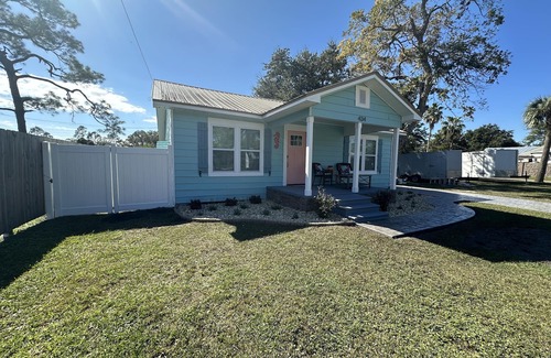 Port St. Joe House | Newly Renovated Seahorse Cottage 2 blocks to Bay & 1/2 Mile to Downtown PSJ 3/2