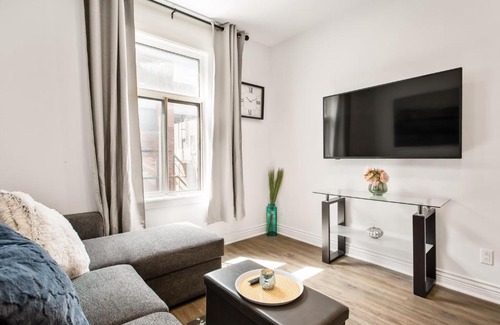 Mile End Apartment | Newly renovated studio the heart of mile end