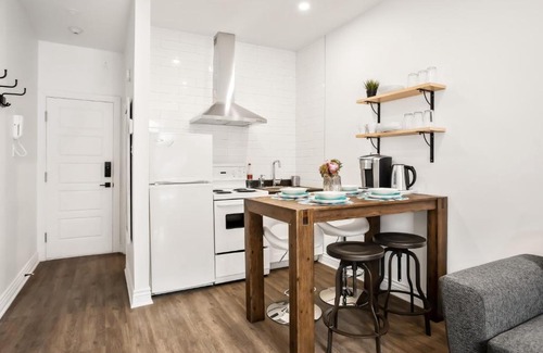 Mile End Apartment | Newly renovated studio the heart of mile end