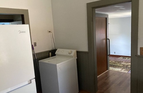 Walworth House | Newly renovated suite on 25 acres