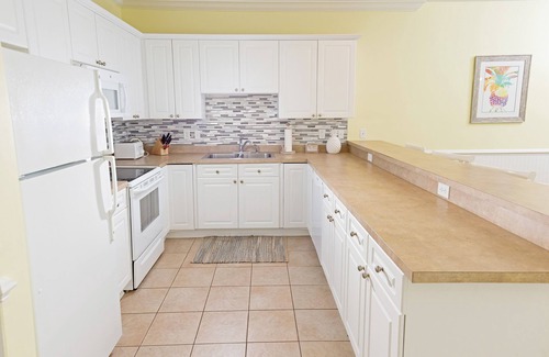 Central Myrtle Beach Condo | Newly Renovated Top Floor Condo with Pool, Golf Course View-1 mile to the beach!