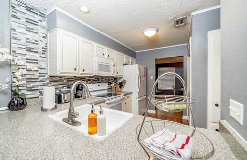 West San Antonio House | Newly Renovated Townhouse in a Great Location.