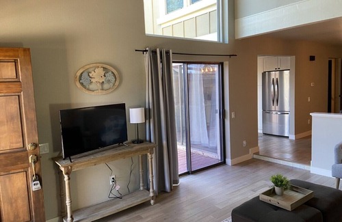 Ken Caryl Ranch Plains House | Newly Renovated Two-Story Townhouse w/Two Car Garage Close to the Mountains