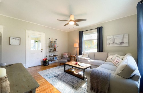 Harbor Springs House | Newly-Renovated Dog-Friendly Getaway!