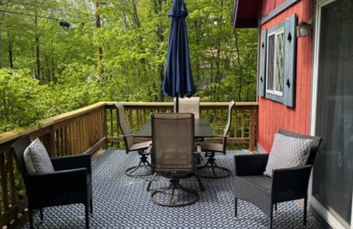 Moultonborough House | Newly Renovated 4BR Lake Winnipesaukee Home – Beach Access & Boat Ramp!