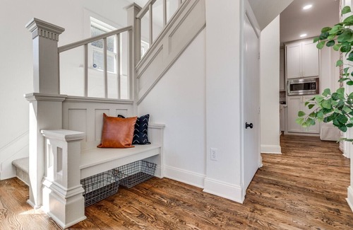 Central Oklahoma City House | Newly Renovated Villa|🚶1min from Plaza District|Hot Tub|🎱Pool Table|🐶Friendly