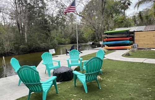 Weeki Wachee Gardens House | *Newly Renovated!* Weeki Wachee Main River w/Kayaks