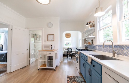 Heights House | Newly Restored 2BR Heights Cottage
