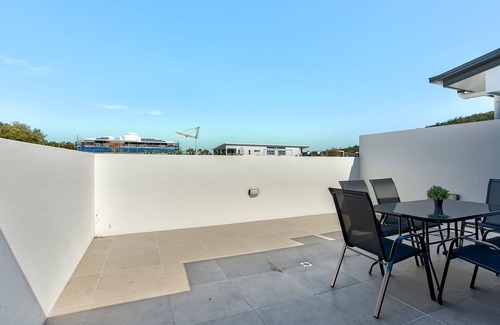 Mount Gravatt Apartment | Newly spacious top level good view near city apartment