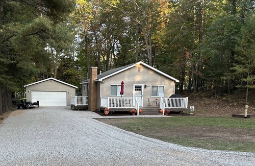St. Helen House | Newly updated 2 bedroom home just minutes to the Lake and ORV Trails!