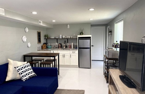 Sam Hughes House | Newly Updated/2 BR 1 BA/U of A/Sam Hughes