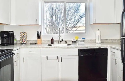 Sierra Vista House | Newly Updated 3-Bedroom Oasis in the Heart of Town