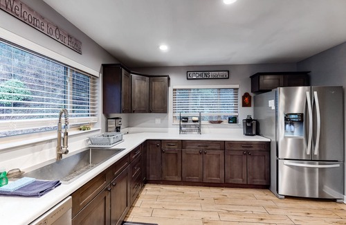 Hendersonville House | Newly-updated 3,200-square-foot mountain home with sauna & firepit - dogs OK